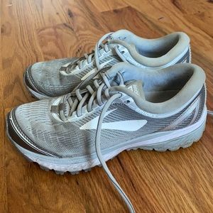 Brooks Ghost 10 running sneakers